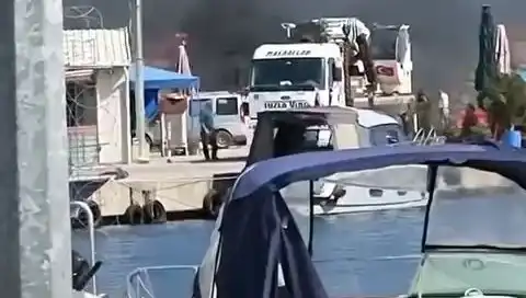 Tuzla'daki Balıkçı Barınağında Şok Eden Lastik Yangını!