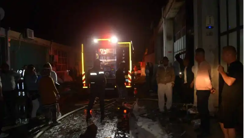 Gözlük Fabrikasındaki Yangın, Ekiplerin Hızlı Müdahelesiyle Kontrol Altına Alındı