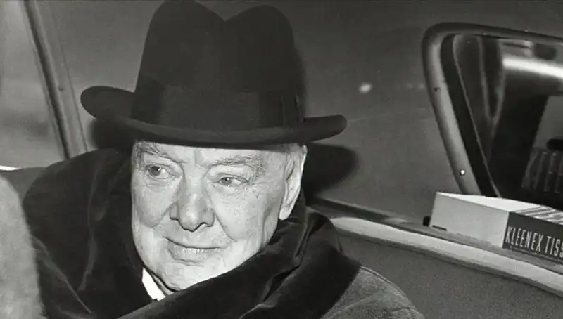 Churchill’in Tarihi Bekar Evi, Yine Tarihi Bir Fiyata Satışta!