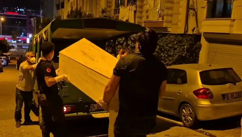 Esenyurt’ta Gizemli Ölüm: Kadın Cesedi Bulundu, Soru İşaretleri Peşini Bırakmıyor