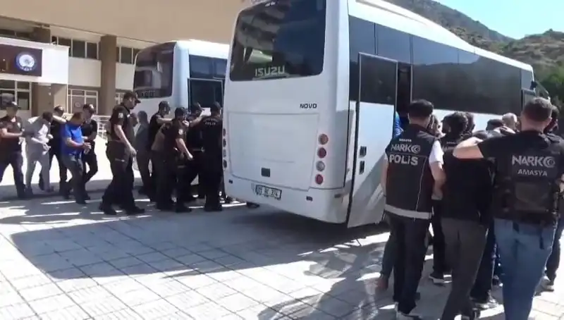 Amasya'da Uyuşturucu Operasyonunda 13 Kişi Tutuklandı, İkisi Yabancı Uyruklu