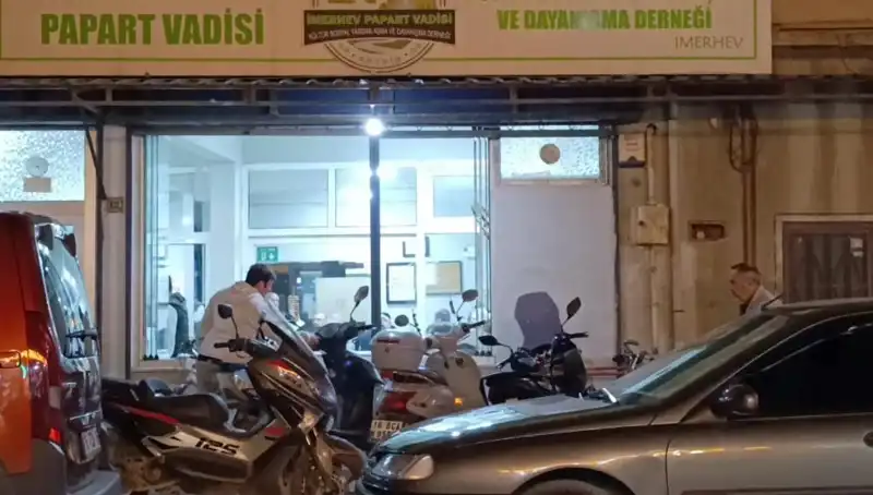 Lokalde çıkan bıçaklı kavga: Bir kişi ağır yaralandı!