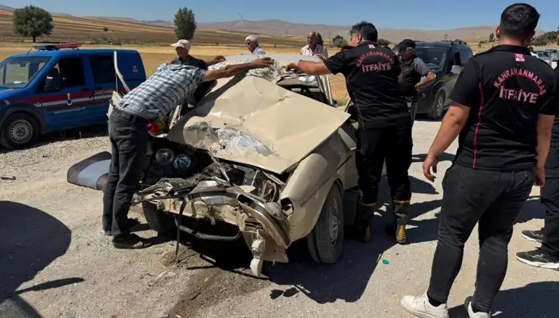 Kahramanmaraş’ta Trafik Kazası: Kamyonet ve Otomobil Çarpıştı