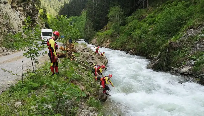 Trabzon'da Dereye Düşen Çocuğun Aranması: Babasına Adli Kontrol Kararı Çıktı