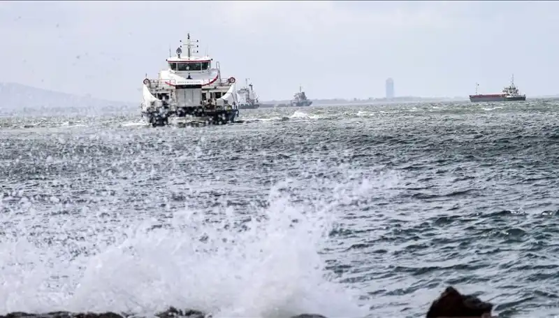İzmir'de Fırtına Nedeniylen Vapur Seferleri İptal Edildi!