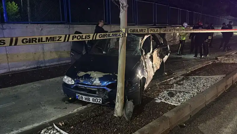 Sivas'ta Trafik Kazası: Genç Hayat Ağaca Çarpınca Son Buldu