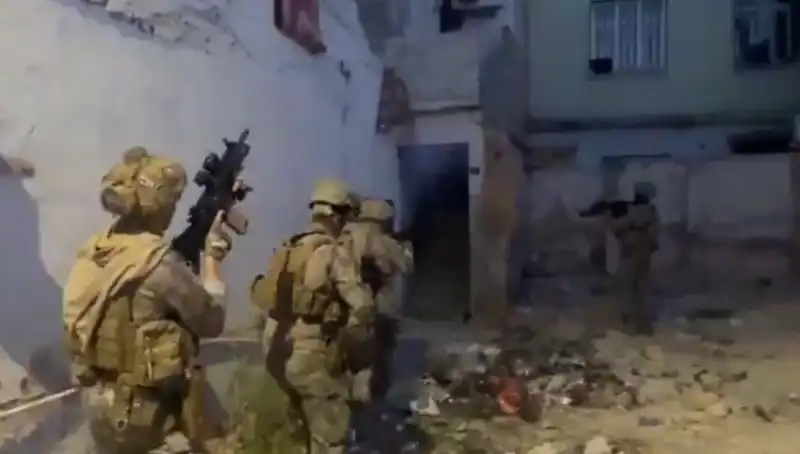 75 İlde Uyuşturucu Operasyonu: 2 Bin 311 Şüpheliye Eş Zamanlı Baskın