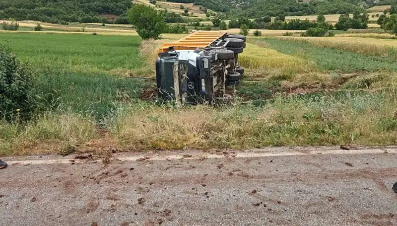Tokat’ta Feci Kaza: Devrilen Kamyonun Şoförü Hayatını Kaybetti!