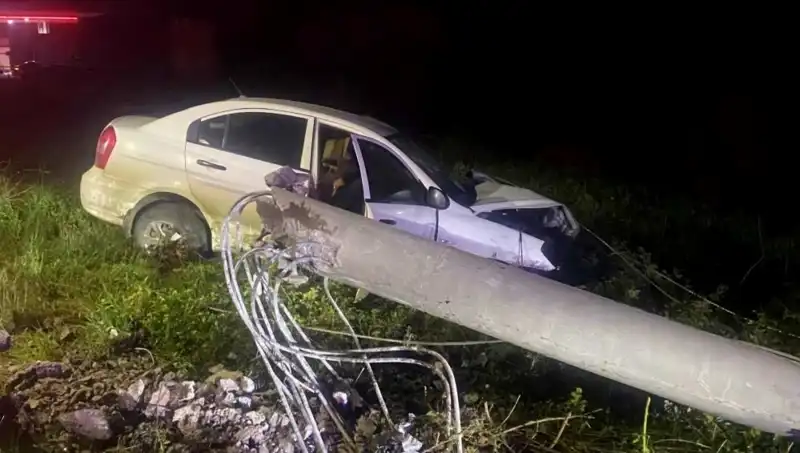 Beton Direğe Çarpan Sürücü Hastaneye Kaldırıldı, Hayatı Tehlikede!