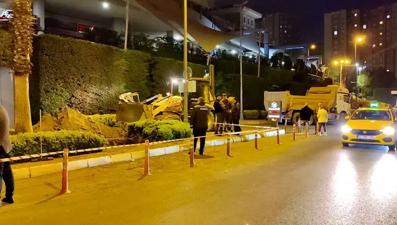 Küçükçekmece'de Doğal Gaz Borusu Patladı, Panik Neden Oldu