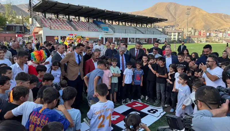 Hakkari’de Coşku Dolu Anadolu Şenliği 2023 Heyecanı Sarmaladı
