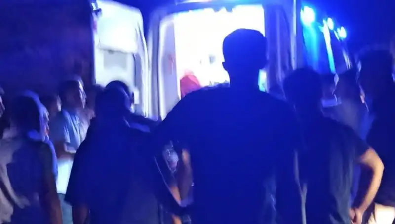 Uçurum Kenarındaki Otomobil Kazası: Sürücü Yaralandı