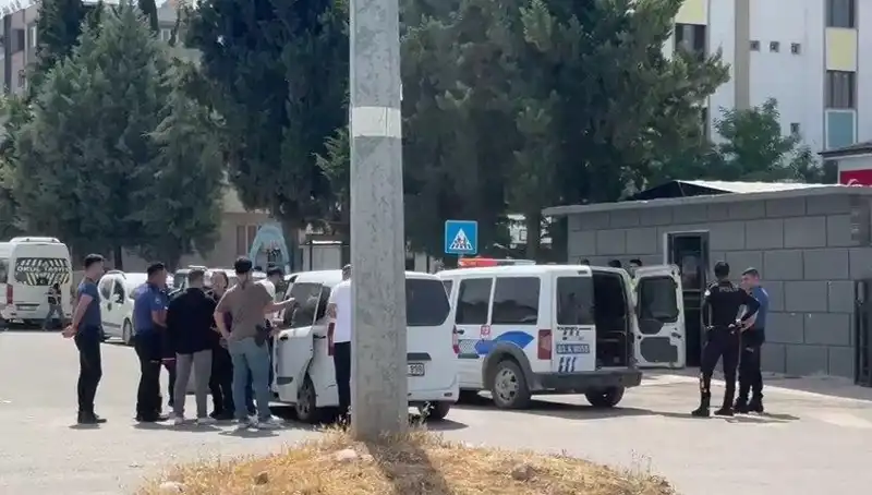 Adliye Önünde İki Ailenin Kavgası: 5 Yaralı, 7 Gözaltı