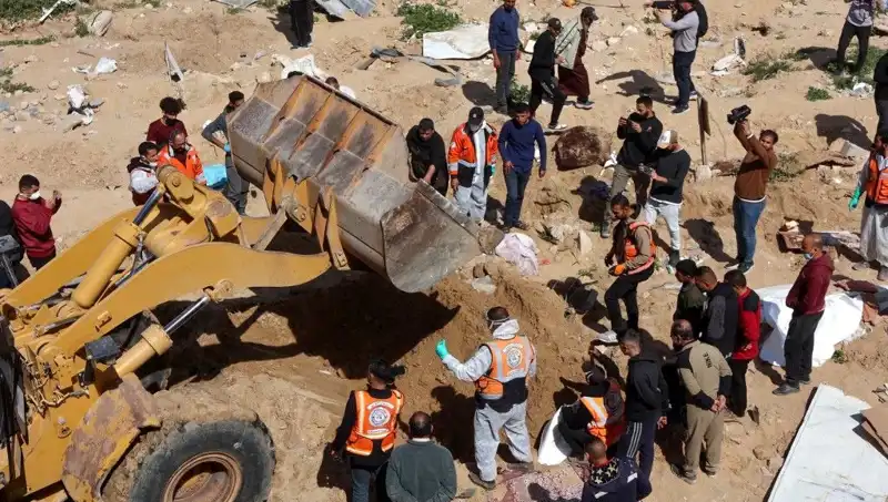 Şifa Hastanesi Avlusundan Çıkarılan 61 Ceset: Korkunç Bulgu ve Soru İşaretleri