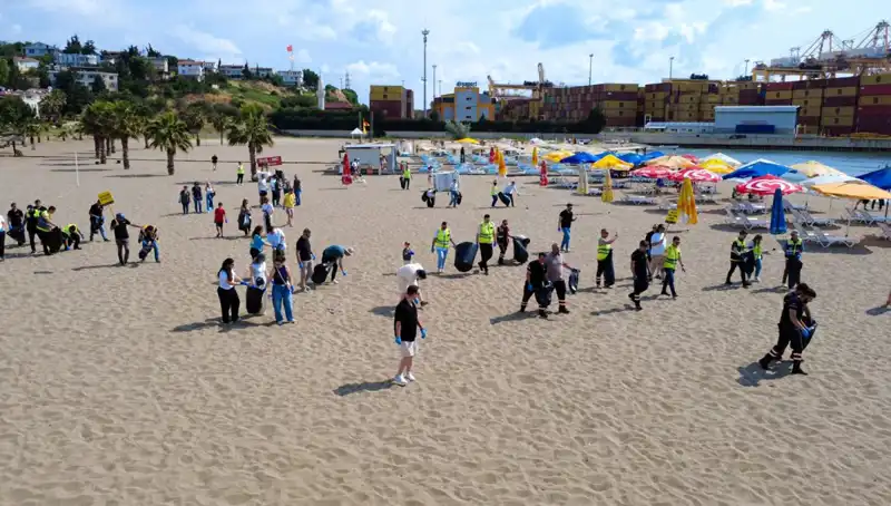 Plajlarda Çevre Temizliği: Denizlerin Korunması İçin Önemli Bir Adım