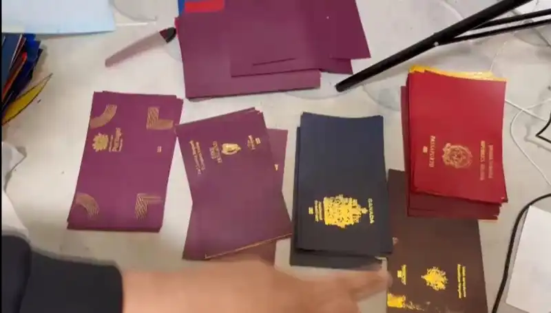 Sahte Pasaport ve Vize Çetesi Çökertildi: Gerçek Olması Zor Belgelere Operasyon