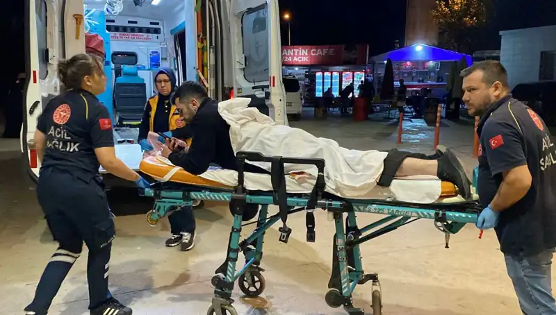 Çatışmanın Ardında Kanlı Sahneler: Çiftçi Bacağından Bıçaklandı