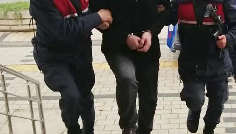 Trabzon'da Büyük Operasyon: 6 Firari Hükümlü Kıskıvrak Yakalandı!
