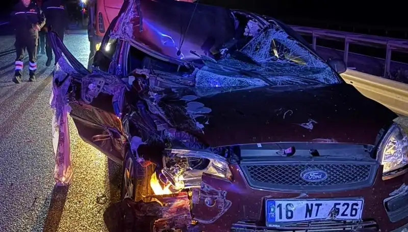 Afyonkarahisar’da Trafik Kazası: Otomobil İle TIR Çarpıştı, 4 Yaralı