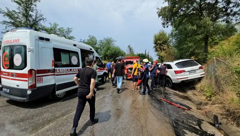 Sakarya'da Kamyonet ve Cip Çarpıştı: 5 Kişi Yaralandı, Olay Anı Korkuttu