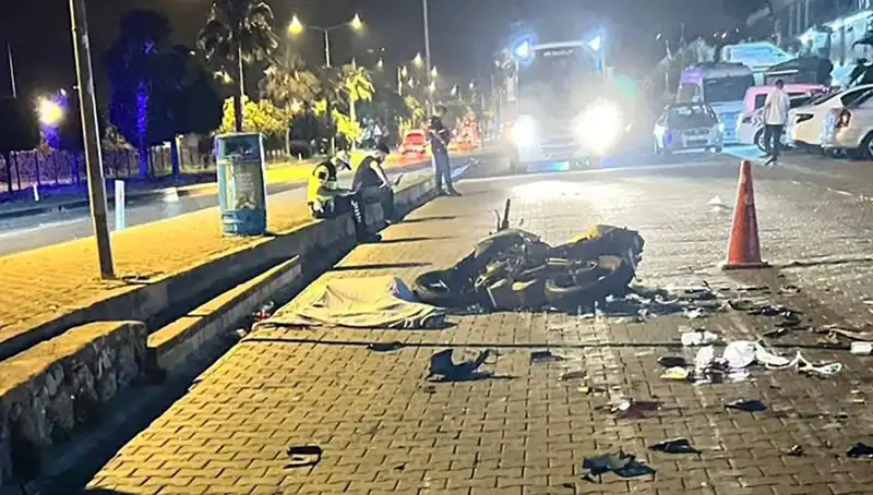Alanya'da Feci Motosiklet Kazası: Yaralılar Hastaneye Kaldırıldı