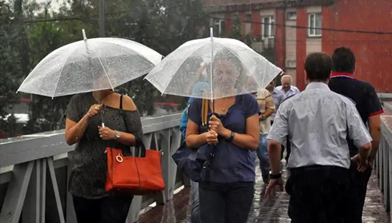 Aniden Değişen Hava Durumu: Sıcaklık ve Sağanak Yağış Uyarısı Geldi