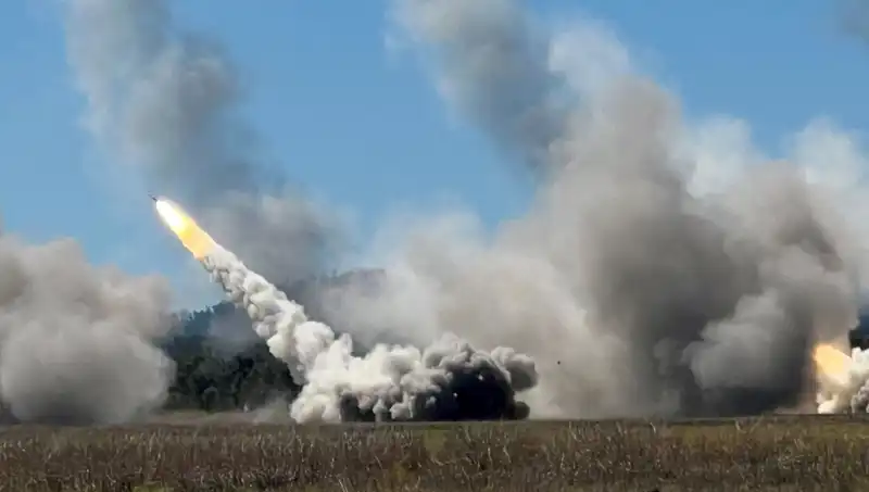 Avustralya'nın Askeri Tarihinde Bir Dönüm Noktası: HIMARS Atışı Gerçekleşti