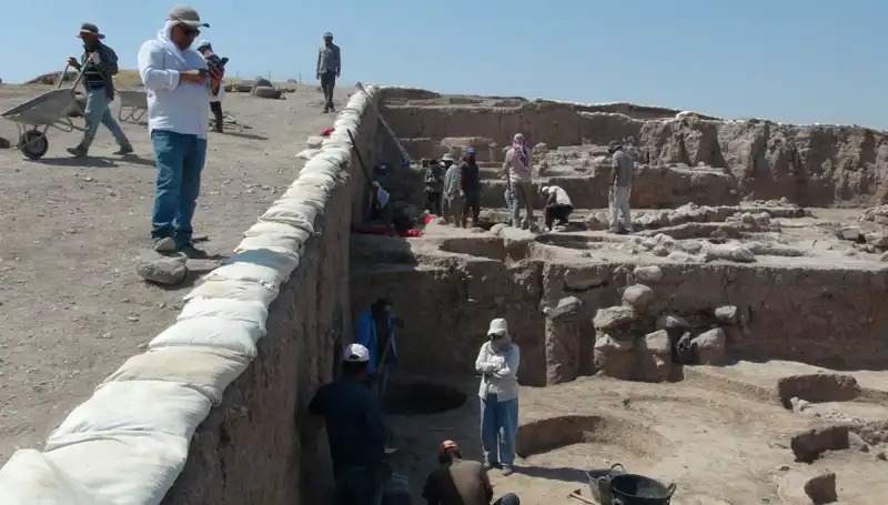 Kilis'teki Oylum Höyük'te Sıcak Havada Yoğun Kazı Çalışmaları Devam Ediyor