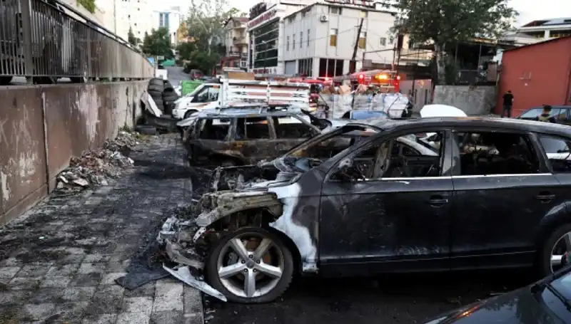 Sanayide Tamir Bekleyen Araçlar Alev Alev Yandı: Maddi Hasar Kapladı