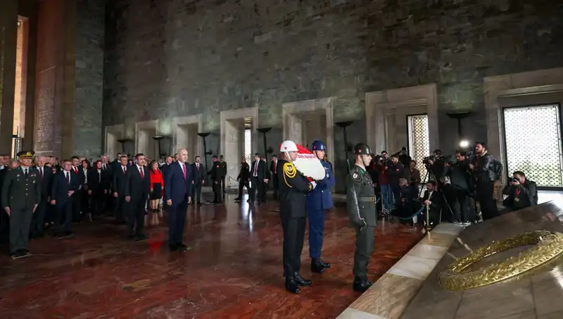 Anıtkabir'de Devlet Erkanının Anma Töreni: Tarih ve Saygı Dolu Bir Gün