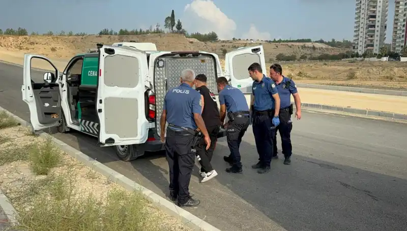 Şok Edici Olay: Yol Kenarında Gizemli Bir Ceset Bulundu!