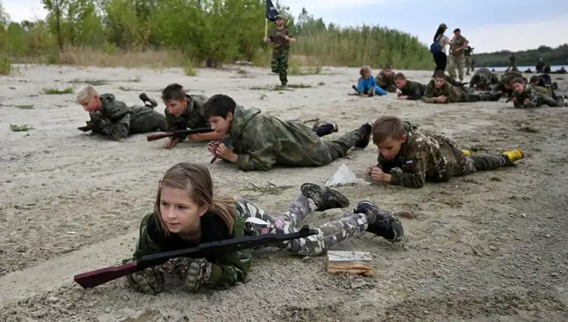 Rusya'da 8 Yaşındaki Çocuklar Askeri Eğitime Alınıyor: Neden Bu Kadar Genç?